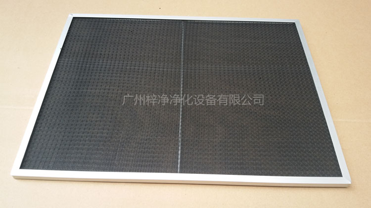 尼龍網(wǎng)初效過濾器骨架采用直徑為6mm的鐵絲焊接處理,目的防止過濾器變形。